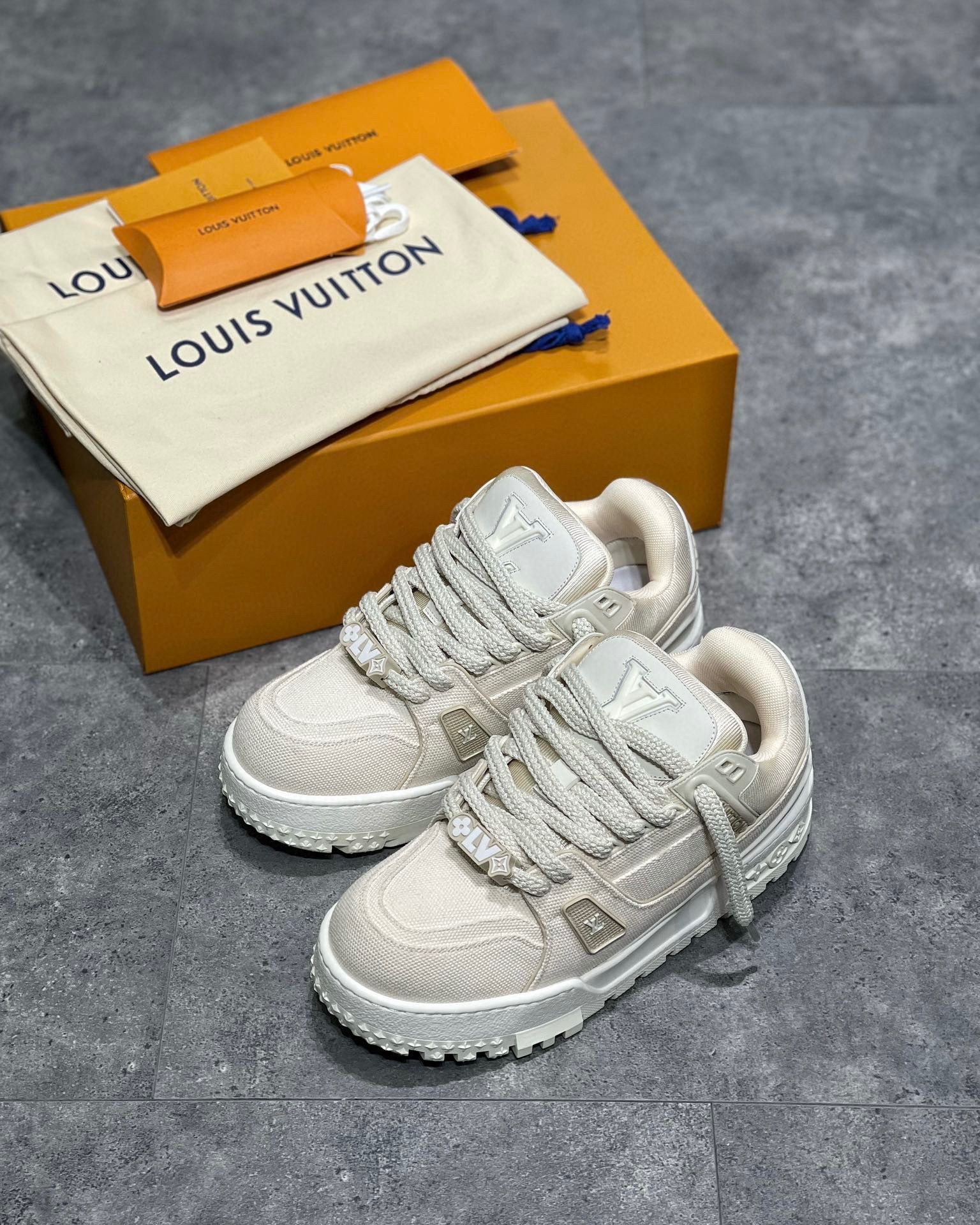 Louis Vuitton Sneaker – LSVT1283