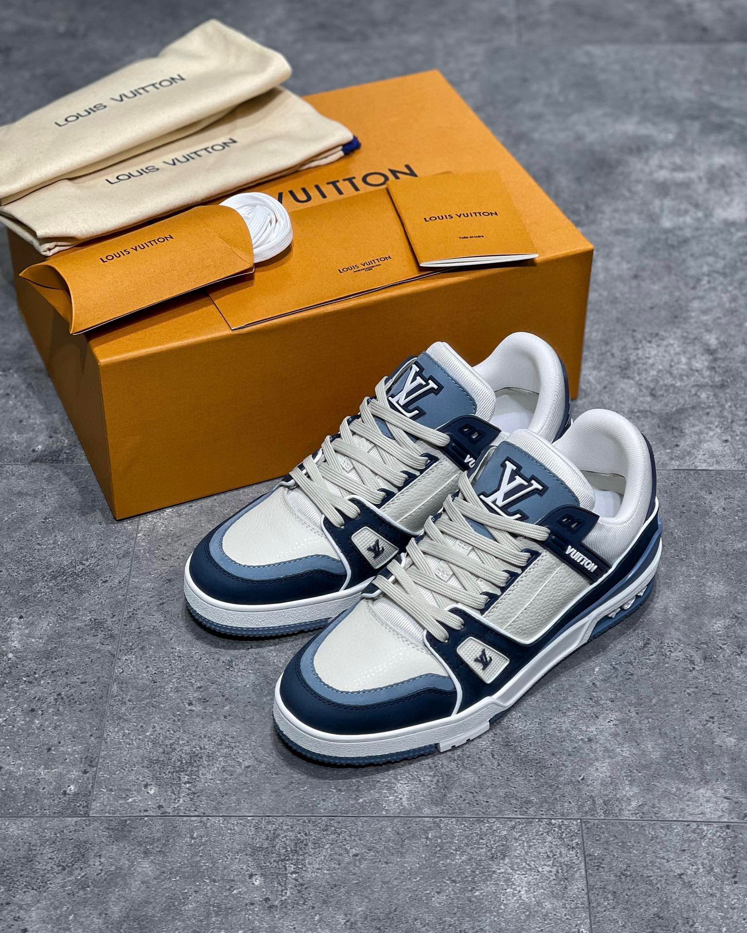 LSVT1284-1.jpeg Louis Vuitton Sneaker – LSVT1284 - Image 1
