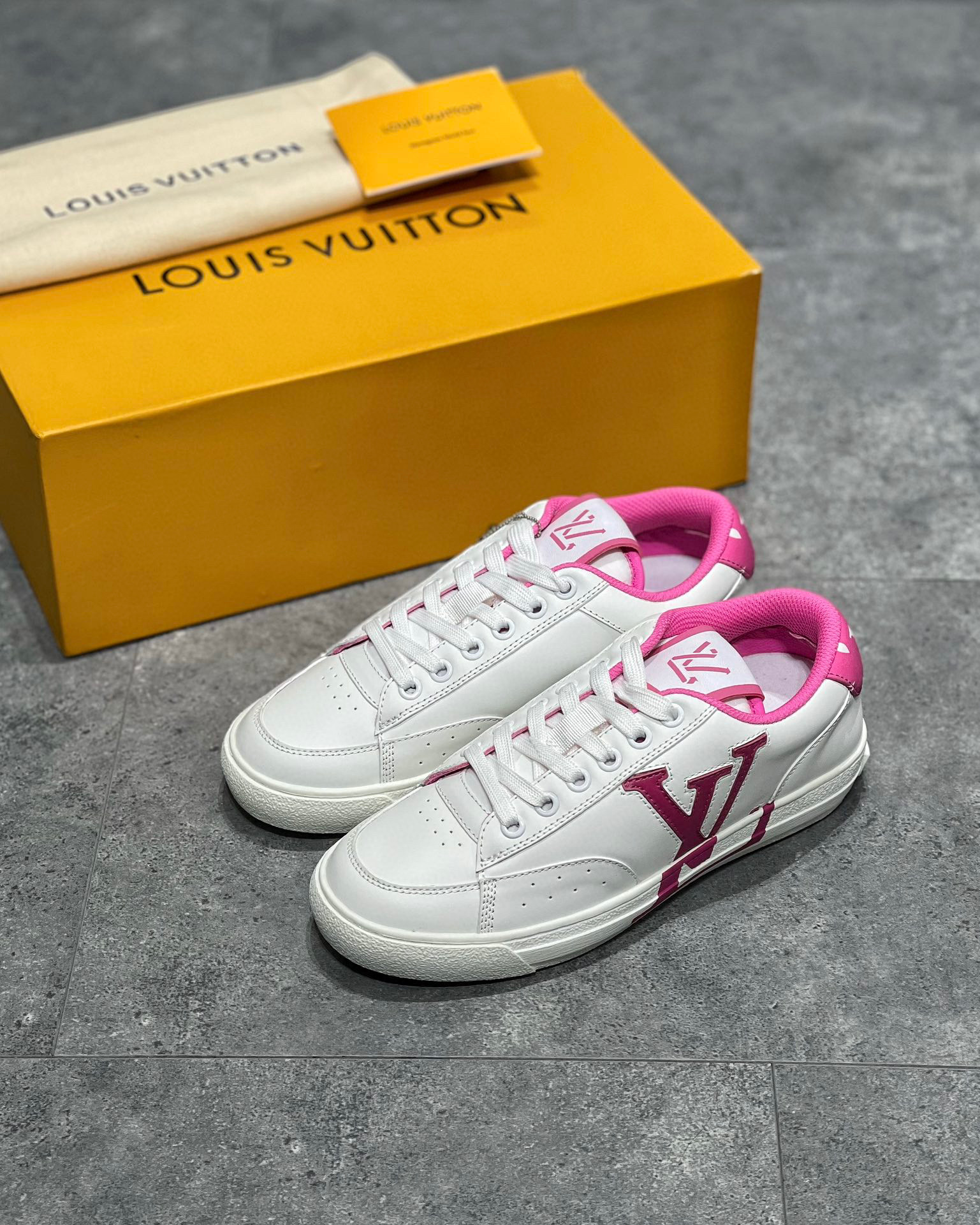 Louis Vuitton Sneaker – LSVT1301