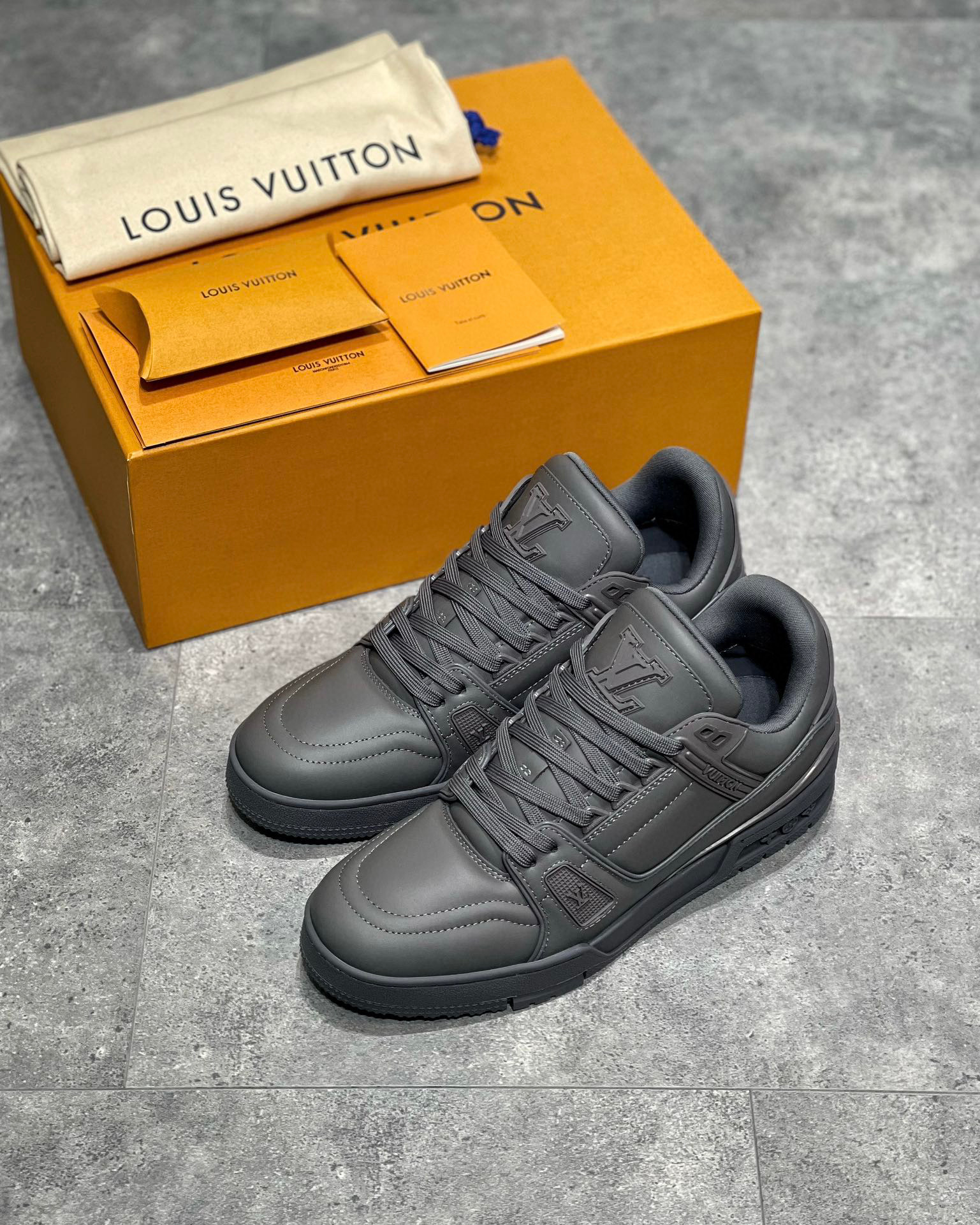 LSVT1307-1.jpg Louis Vuitton Sneaker – LSVT1307 - Image 1