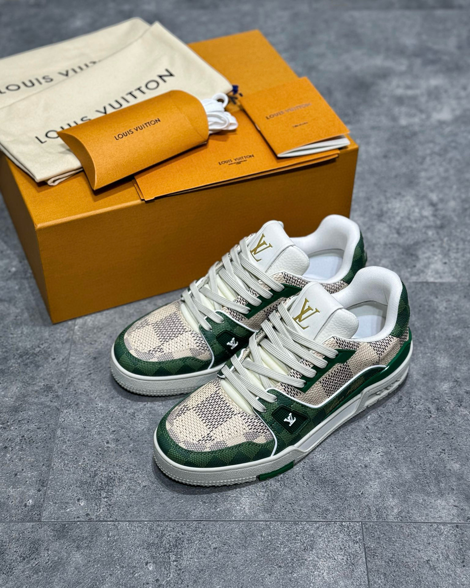 LSVT1323-1.jpg Louis Vuitton Sneaker – LSVT1323 - Image 1