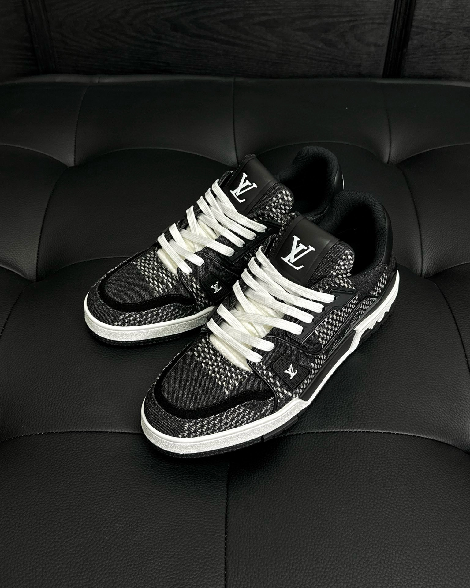 Louis Vuitton Sneaker – LSVT1364