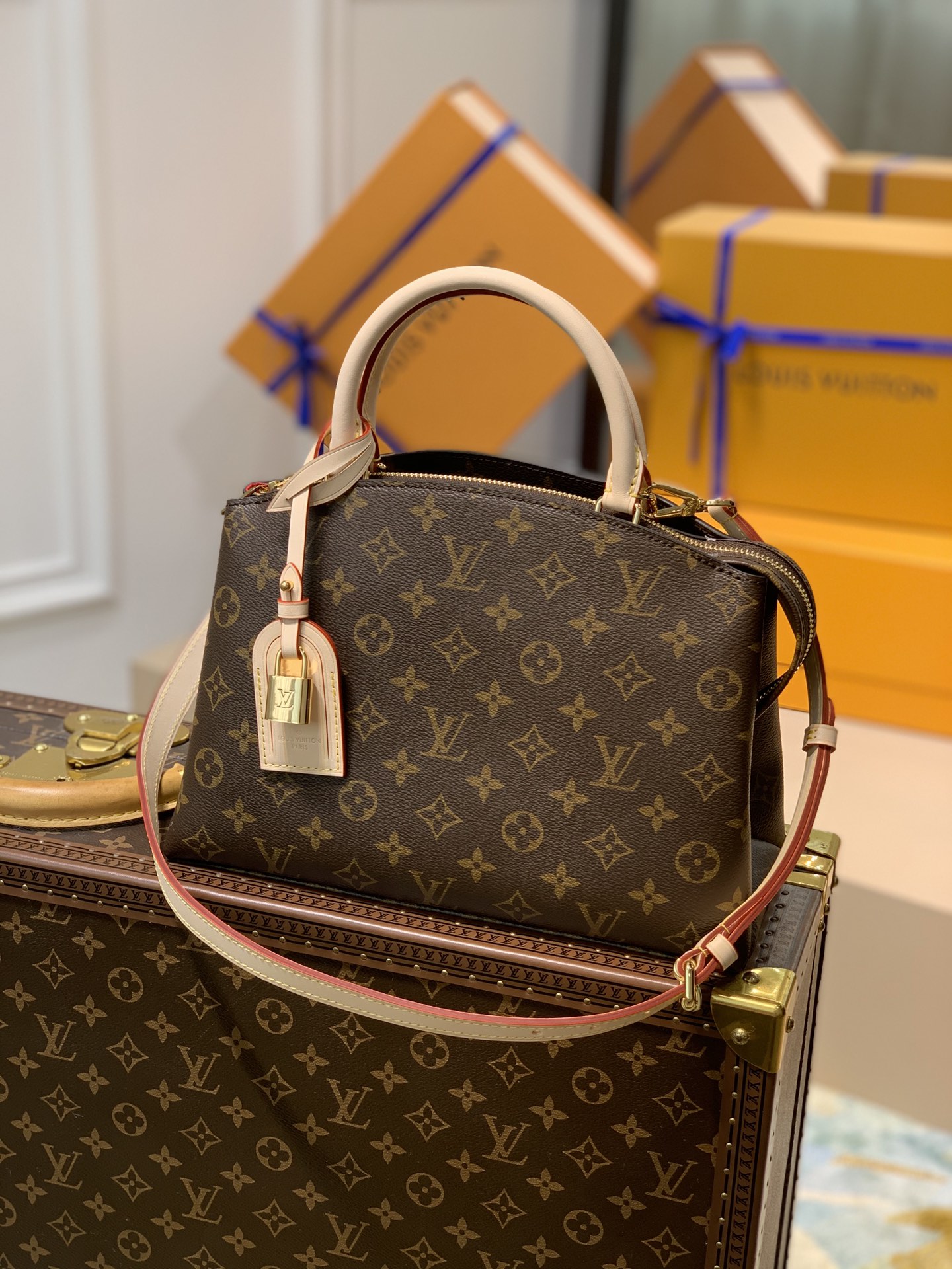 LVTB1061-1.jpg Louis Vuitton Tote Bag – LVTB1061 – Bild 1