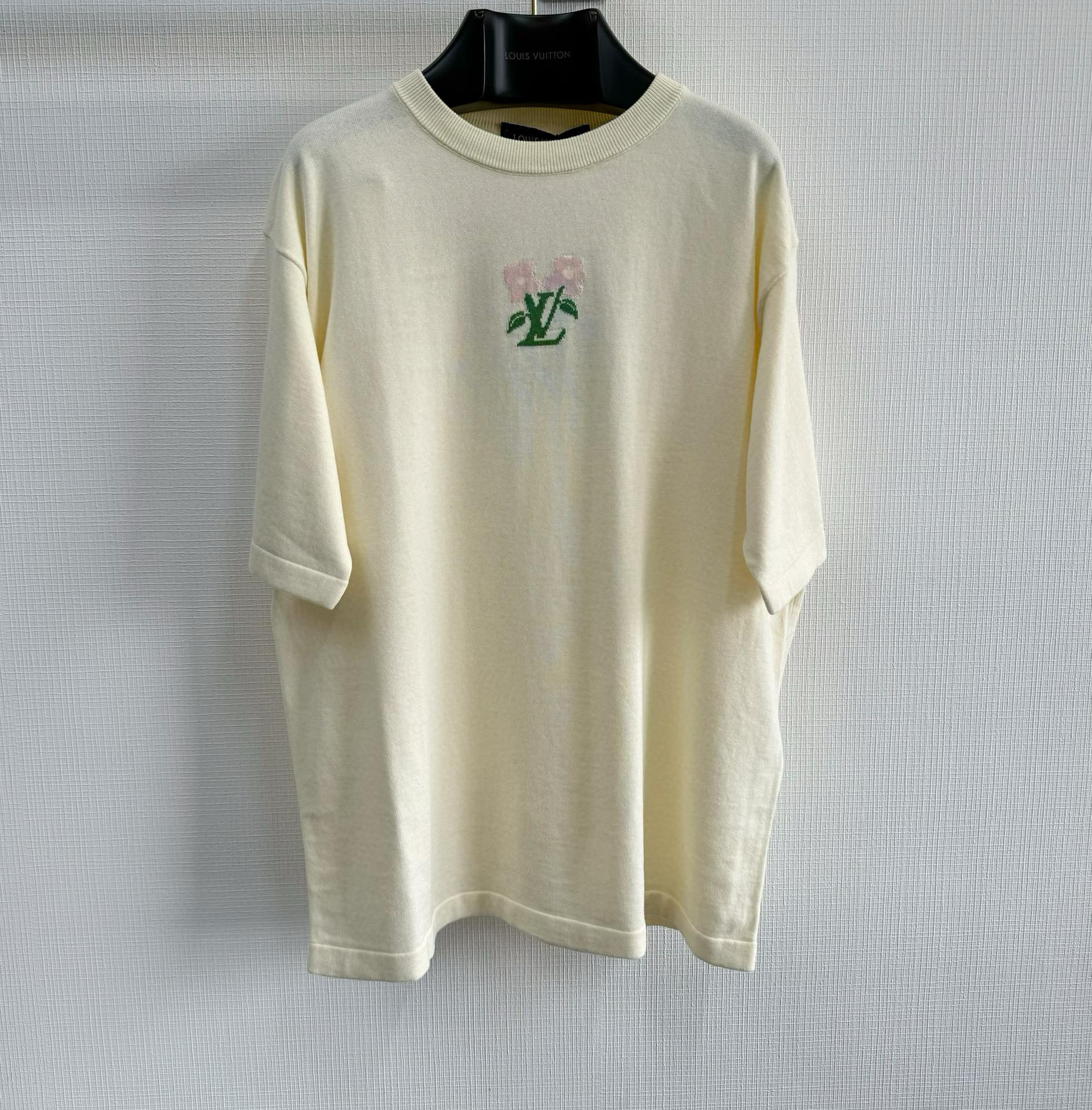 TSHP2604-1.jpg Louis Vuitton T-Shirt – TSHP2604 - Image 1