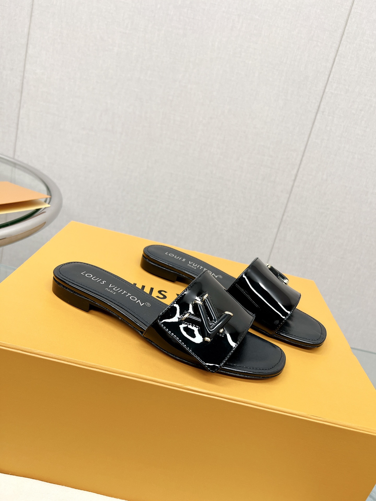 WOLV1060-6.jpg Louis Vuitton Sandal – WOLV1060 – Bild 1