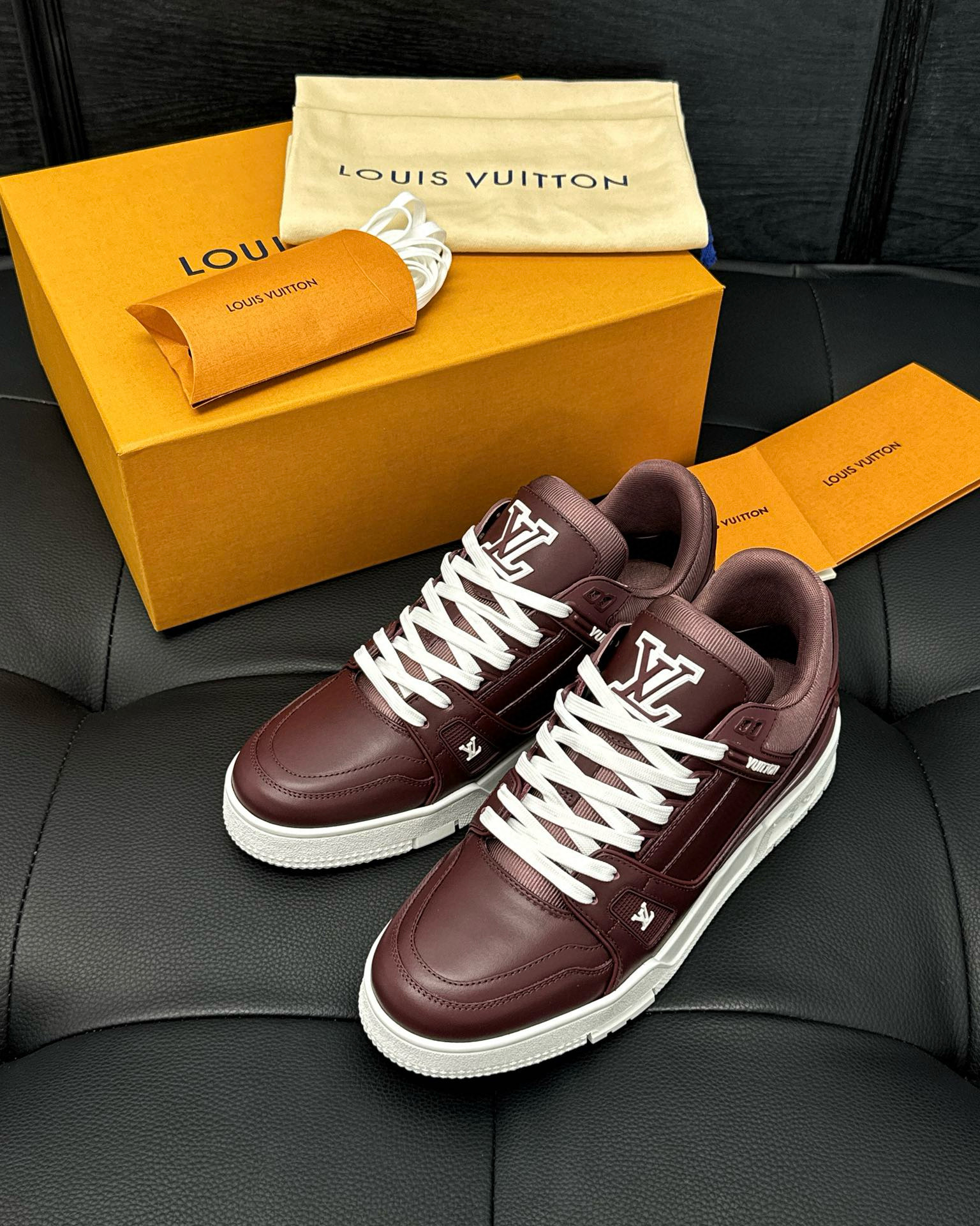 LSVT1392-1.jpg Louis Vuitton Sneaker – LSVT1392 - Image 1
