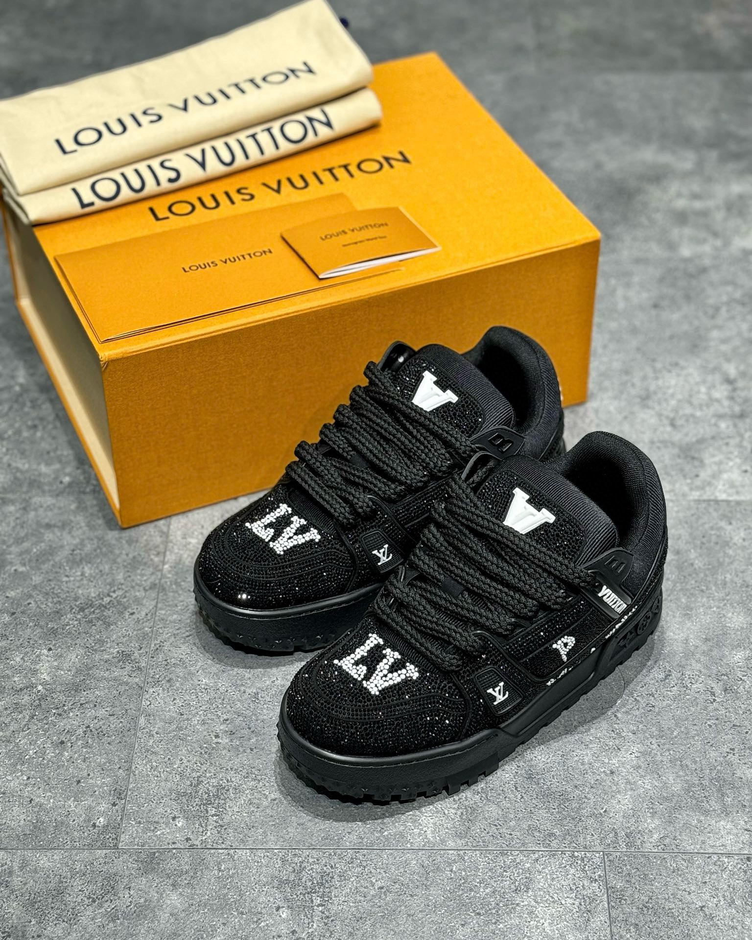 Louis Vuitton Sneaker – LSVT1397