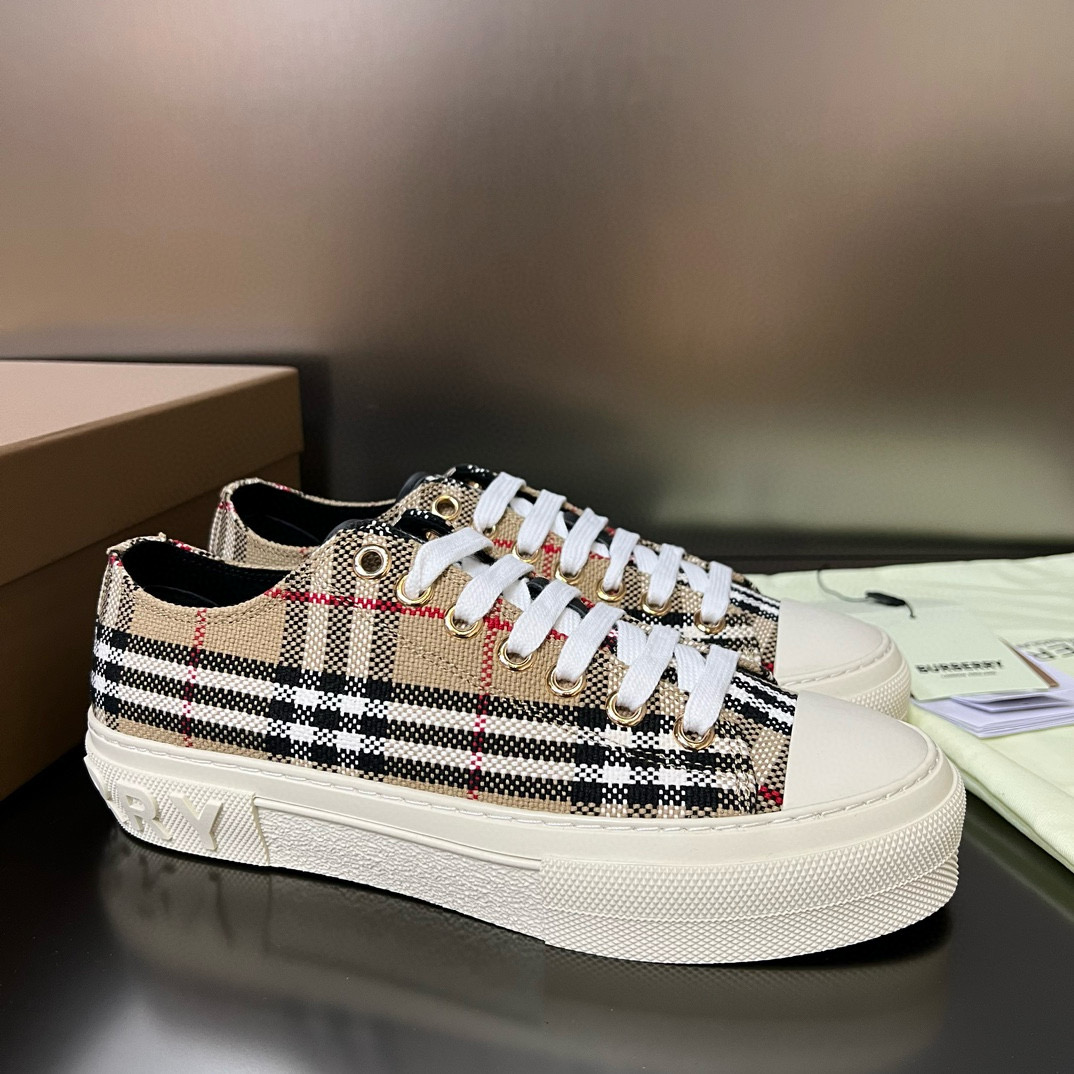 Burberry Sneaker – BBRY1006