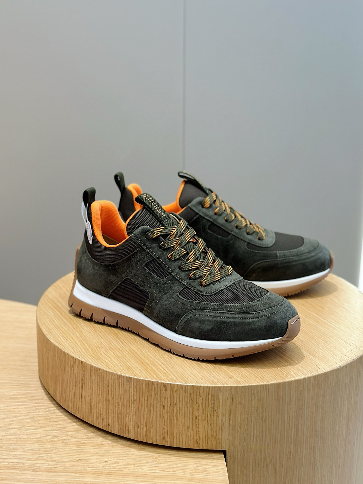 HRMS1056-3.jpg Hermes Sneaker – HRMS1056 - Image 1
