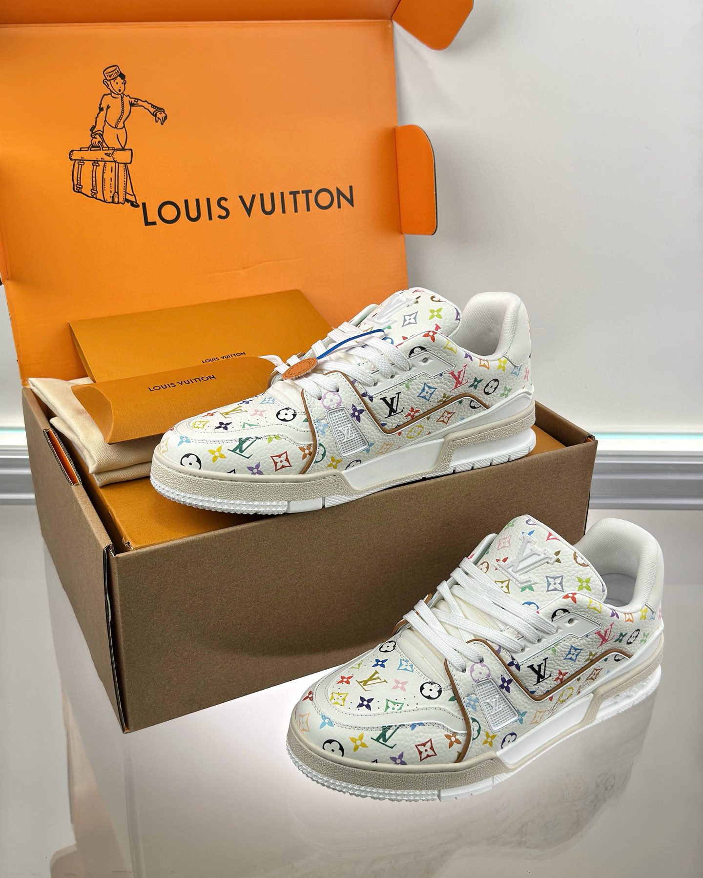 LSVT1450-1.jpg Louis Vuitton Sneaker – LSVT1450 - Image 1