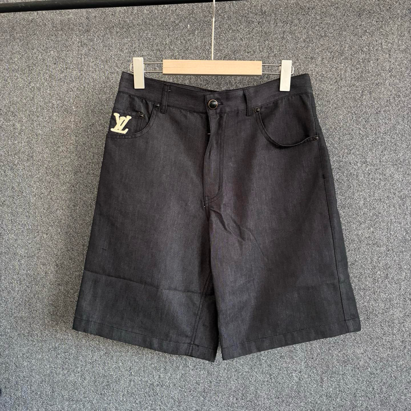 Louis Vuitton Short – TRJT1209