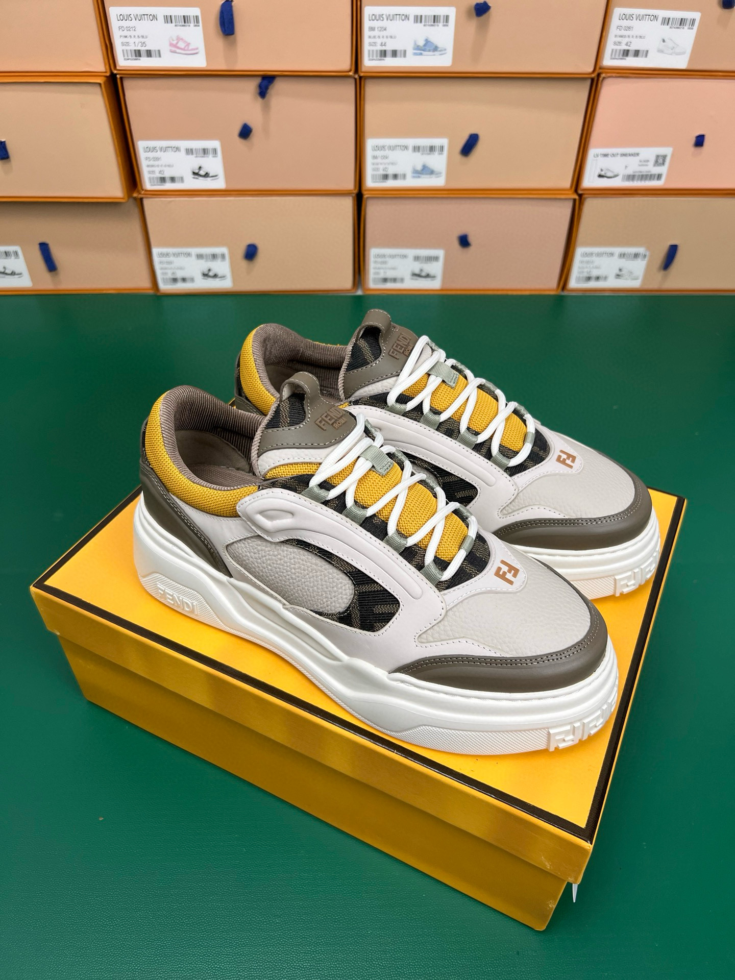 Fendi Sneaker – FEND1115