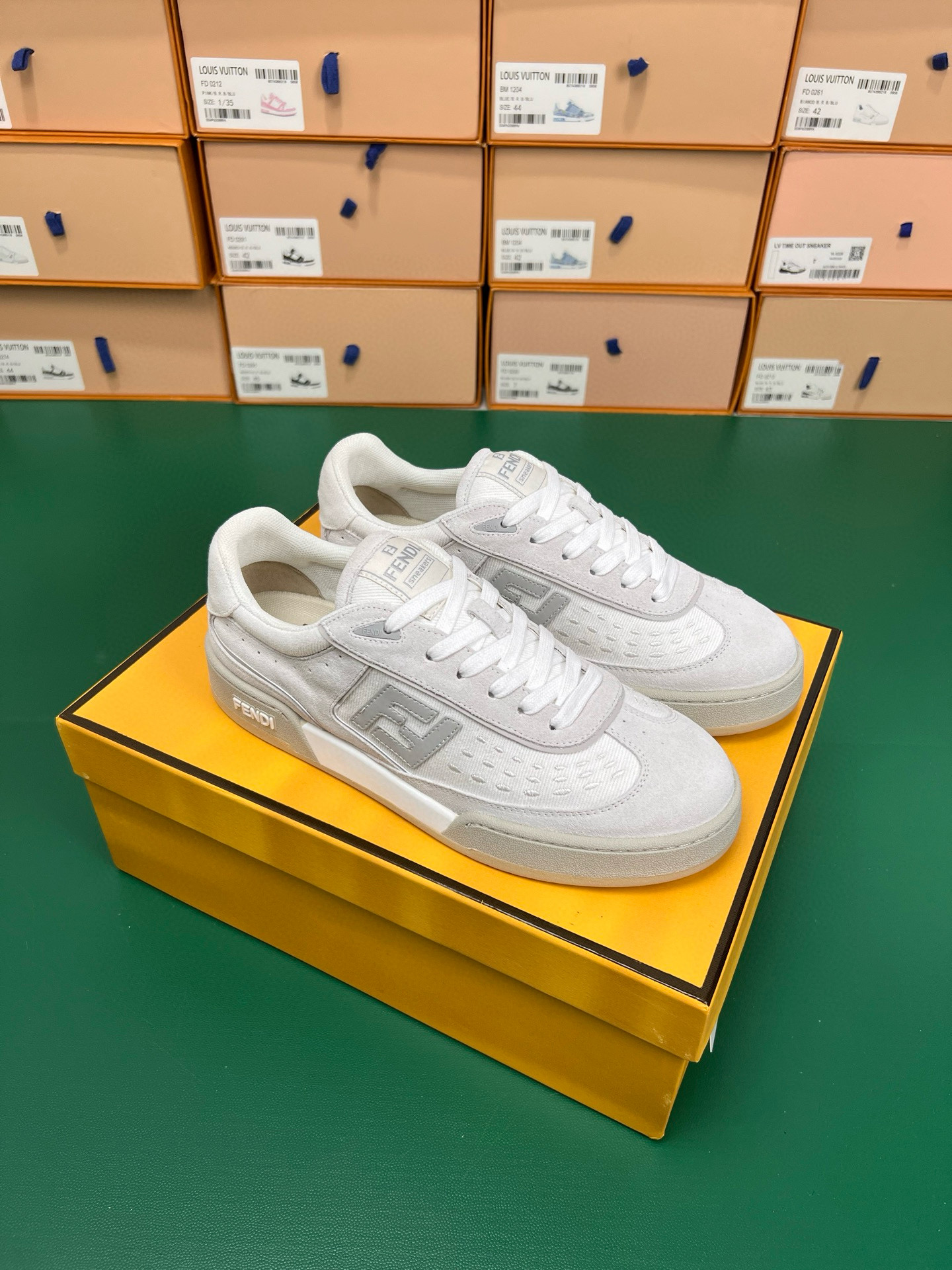 Fendi Sneaker – FEND1117