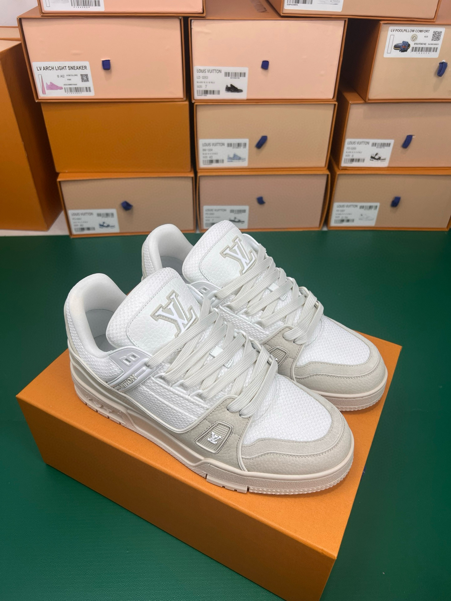 Louis Vuitton Sneaker – LSVT1528