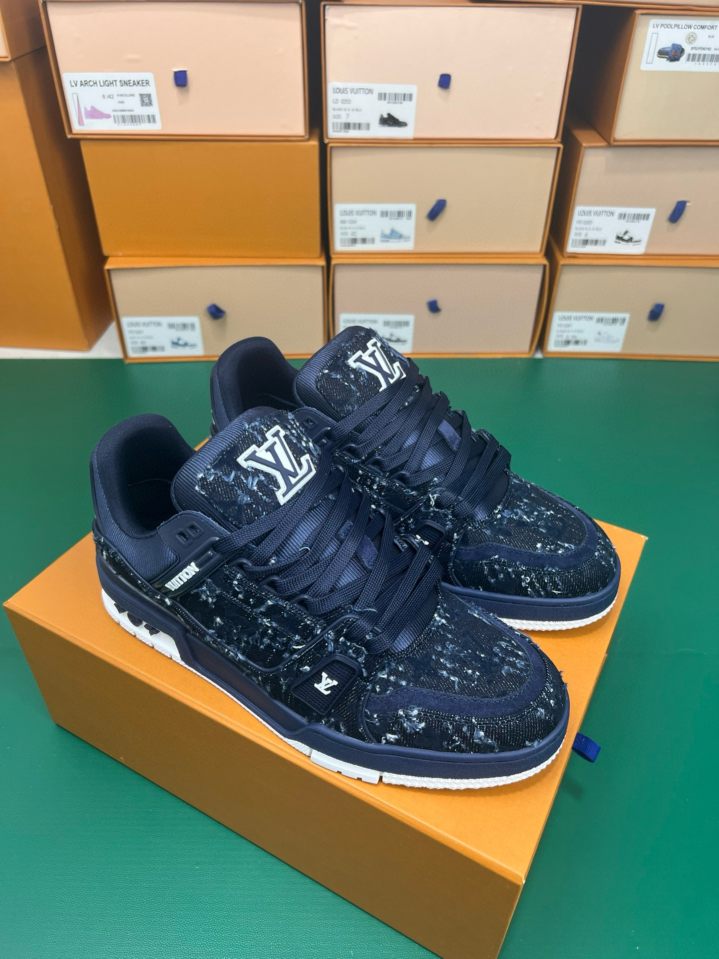 LSVT1529-2.jpg Louis Vuitton Sneaker – LSVT1529 - Image 1