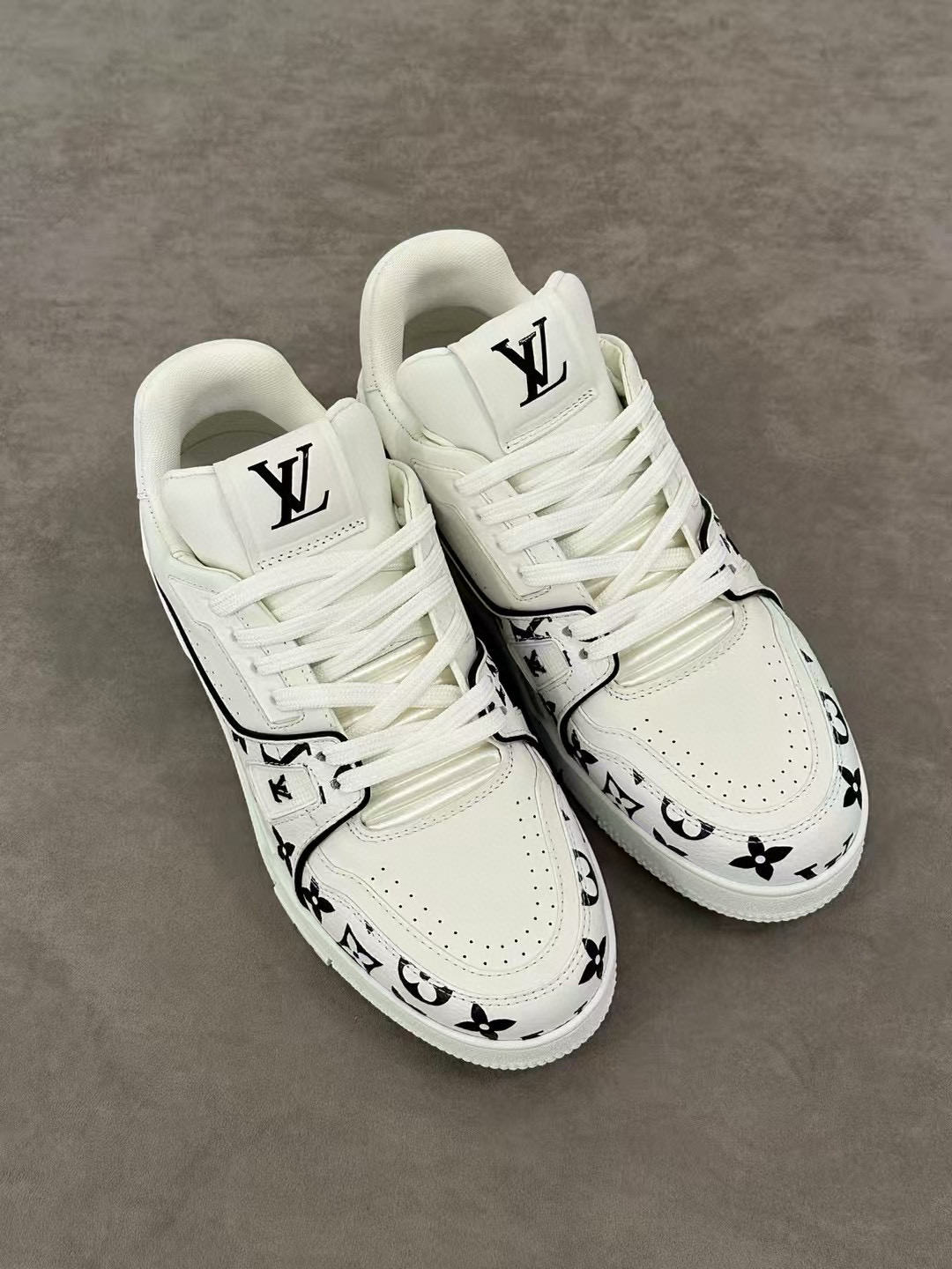 Louis Vuitton Sneaker – LSVT1531