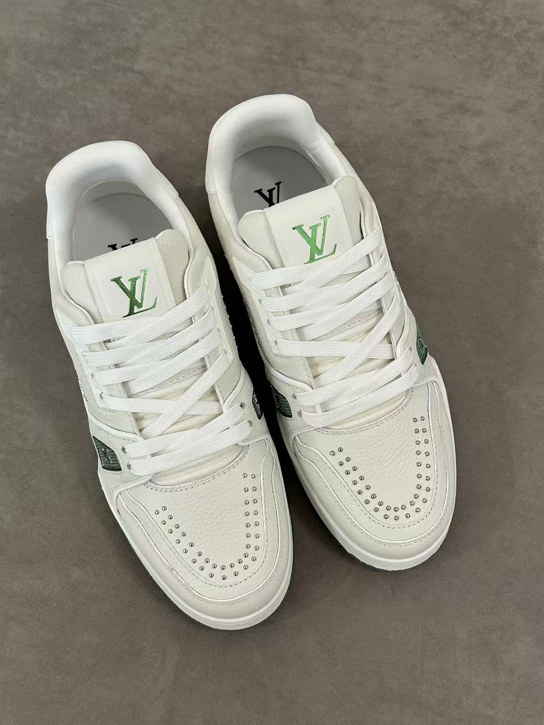 LSVT1536-1.jpg Louis Vuitton Sneaker – LSVT1536 - Image 1
