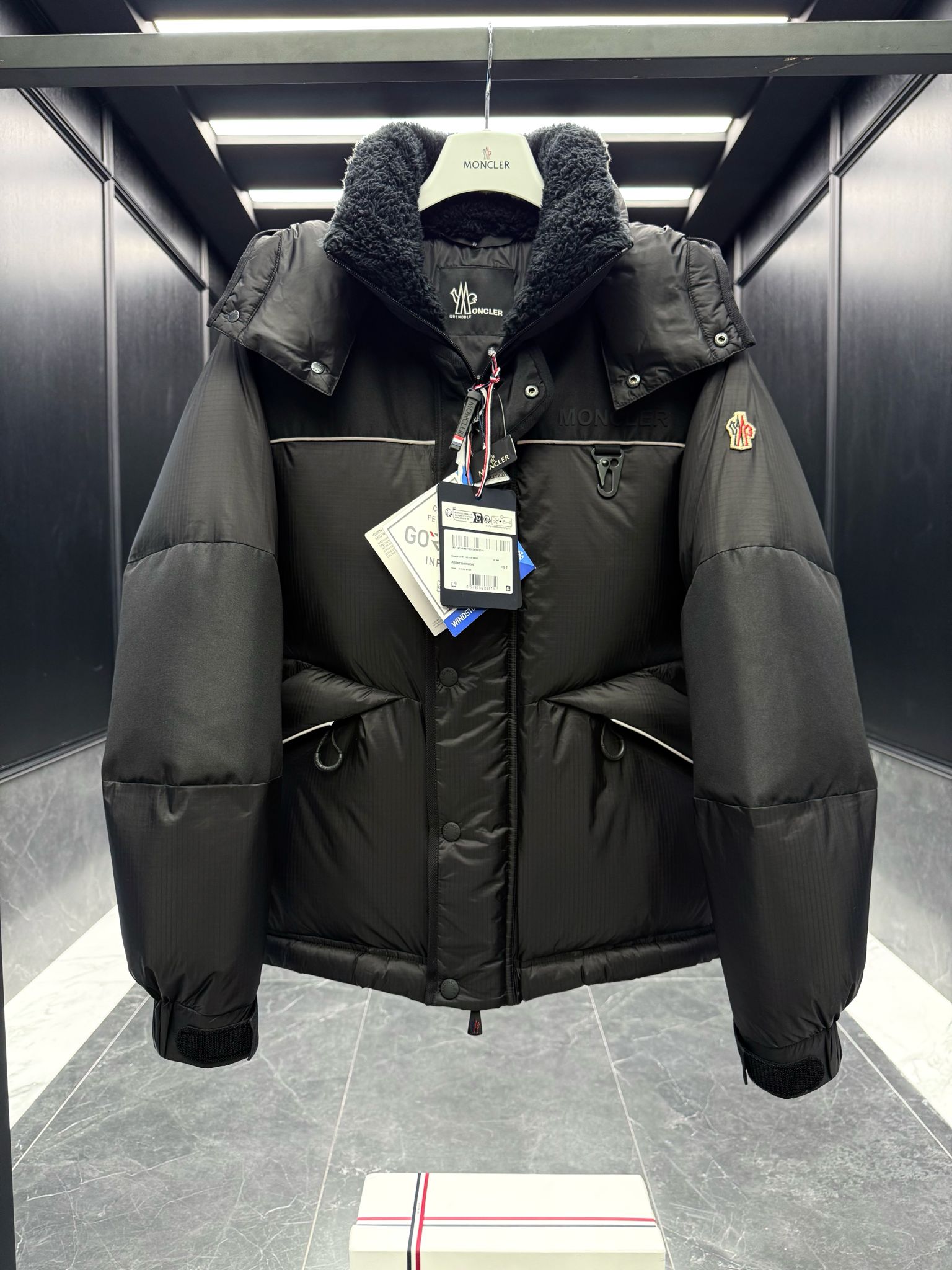 Moncler Jacket – CJKT1907