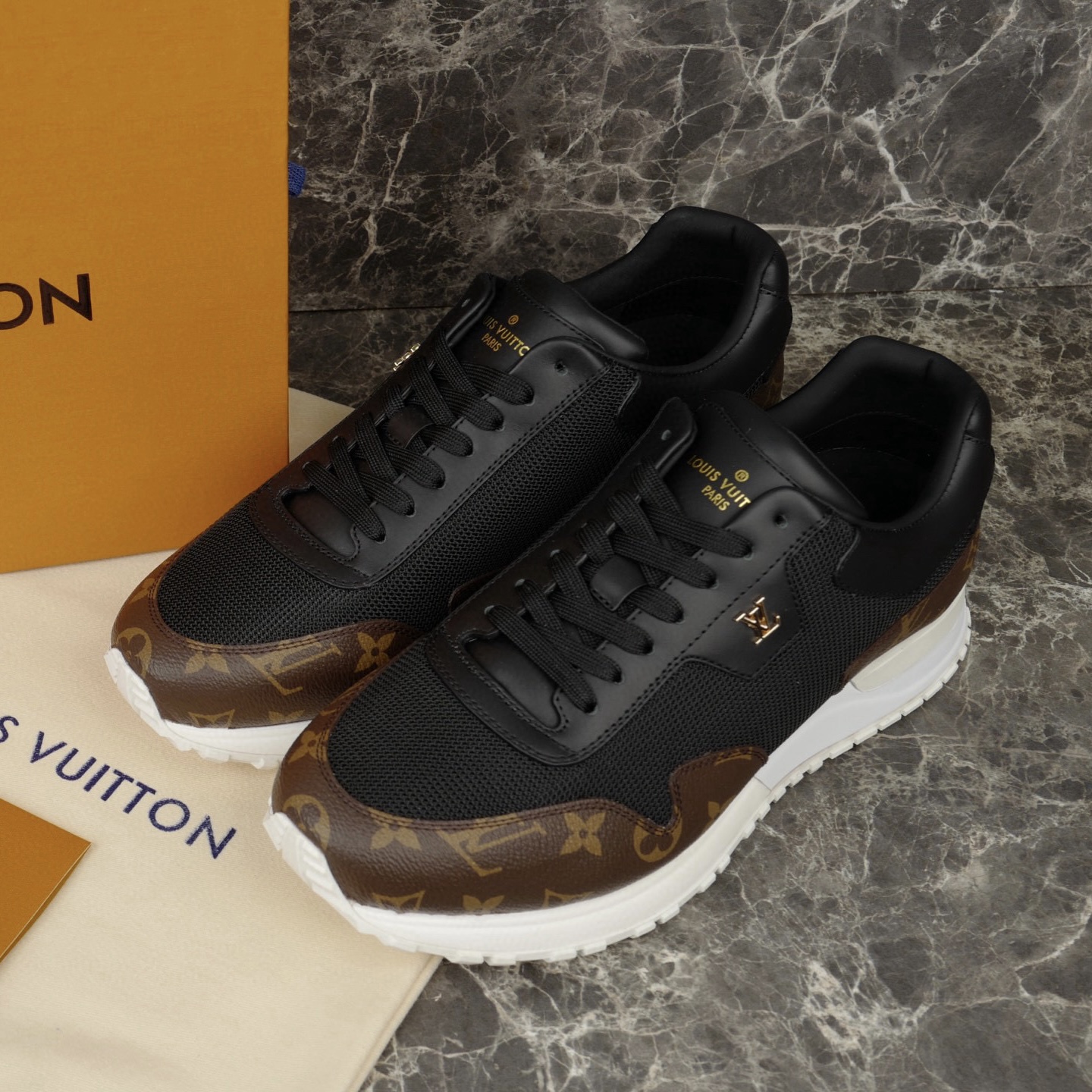 LSVT1549-1.jpg Louis Vuitton Sneaker – LSVT1549 - Image 1