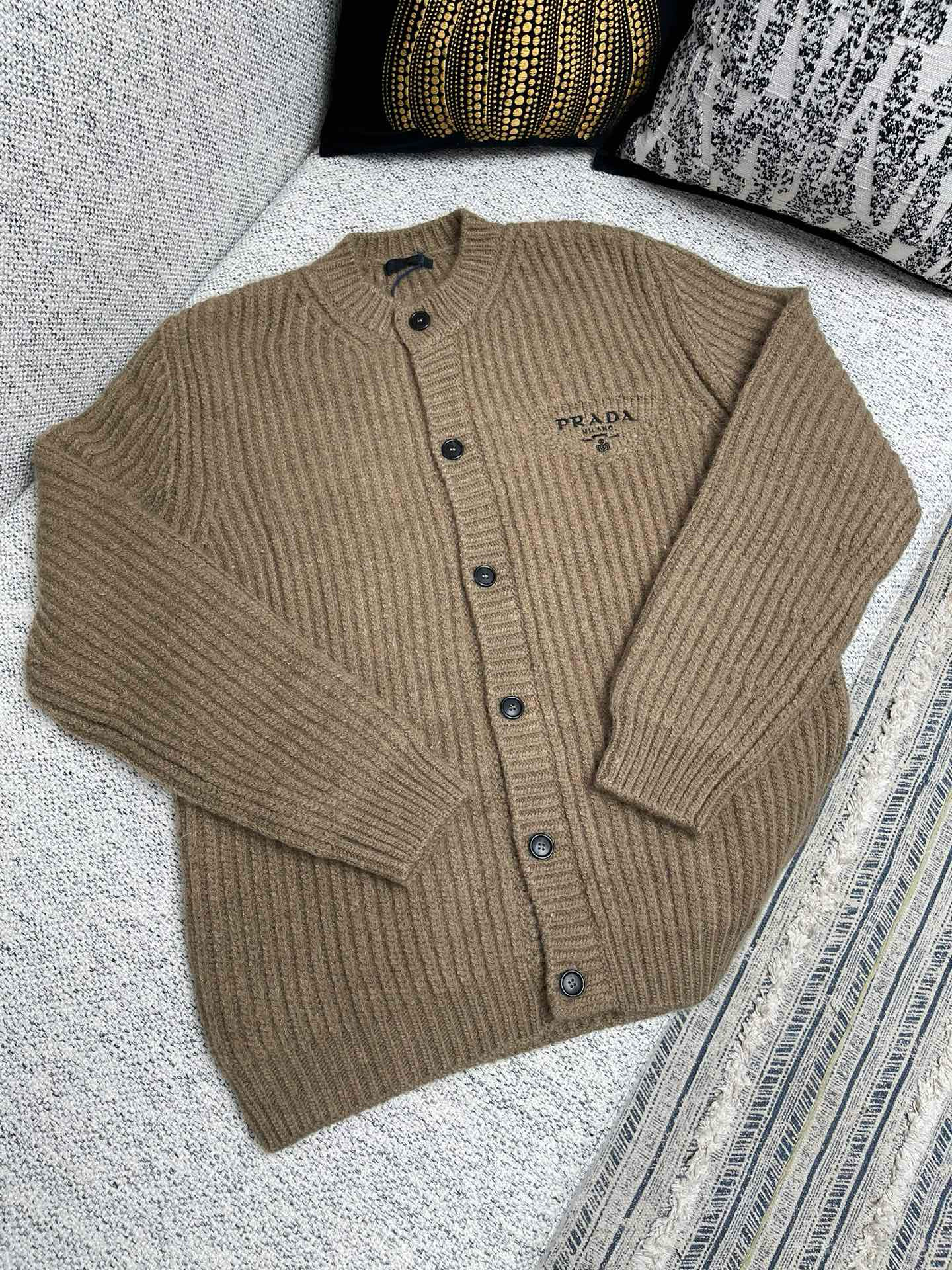 SWHO2702-1.jpg Prada Sweater – SWHO2702 – Bild 1
