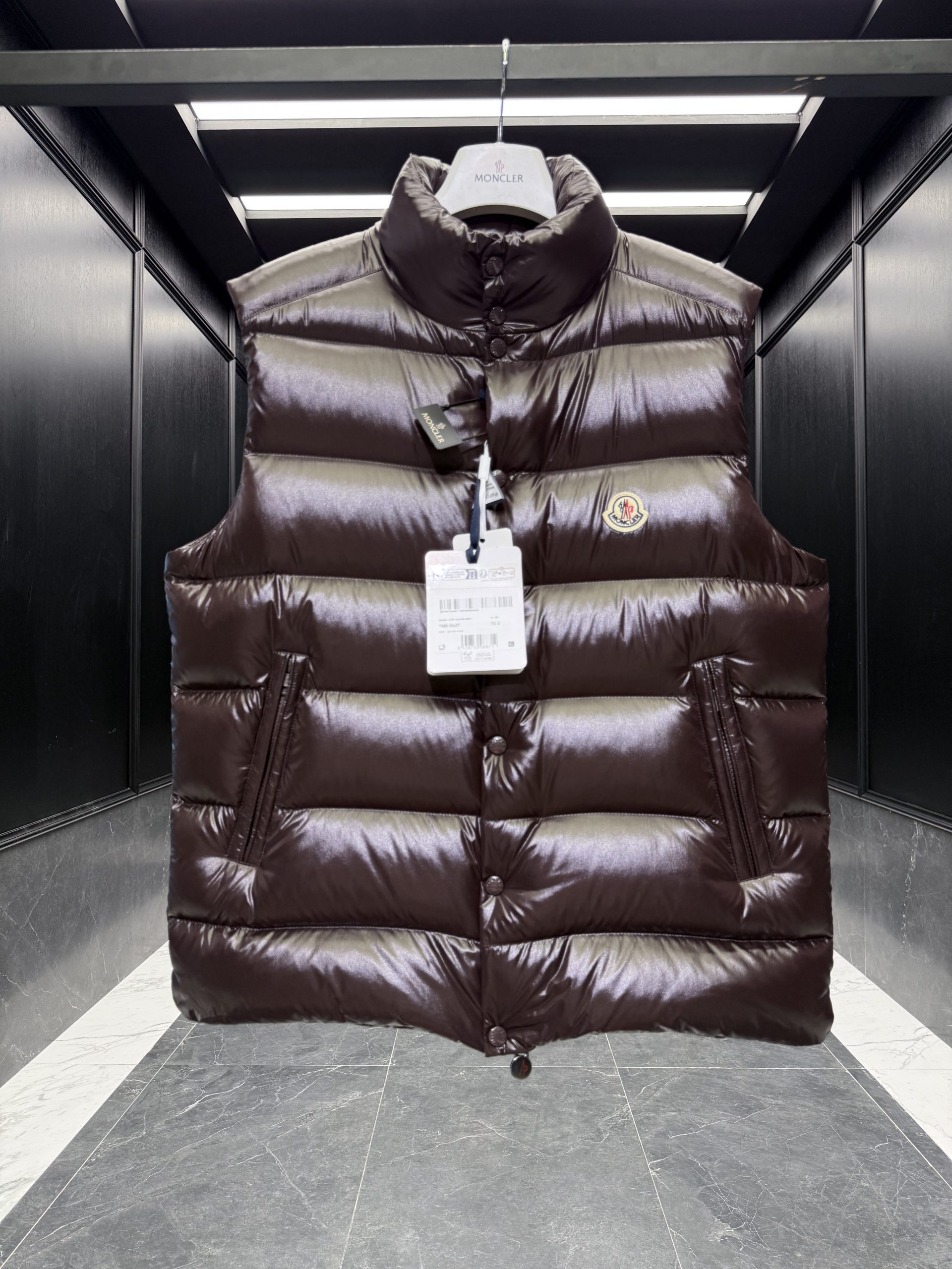 VEJK1195-4-scaled.jpg Moncler Vest – VEJK1195 – Bild 1