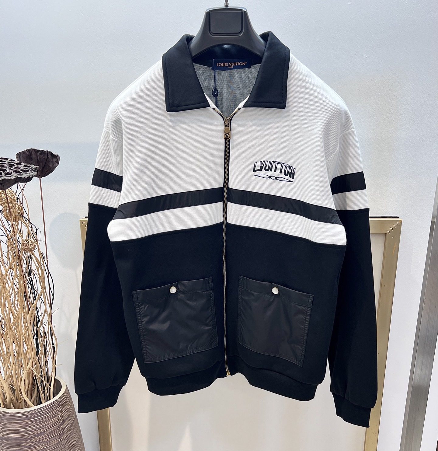 Louis Vuitton Sweater – TRJK1236