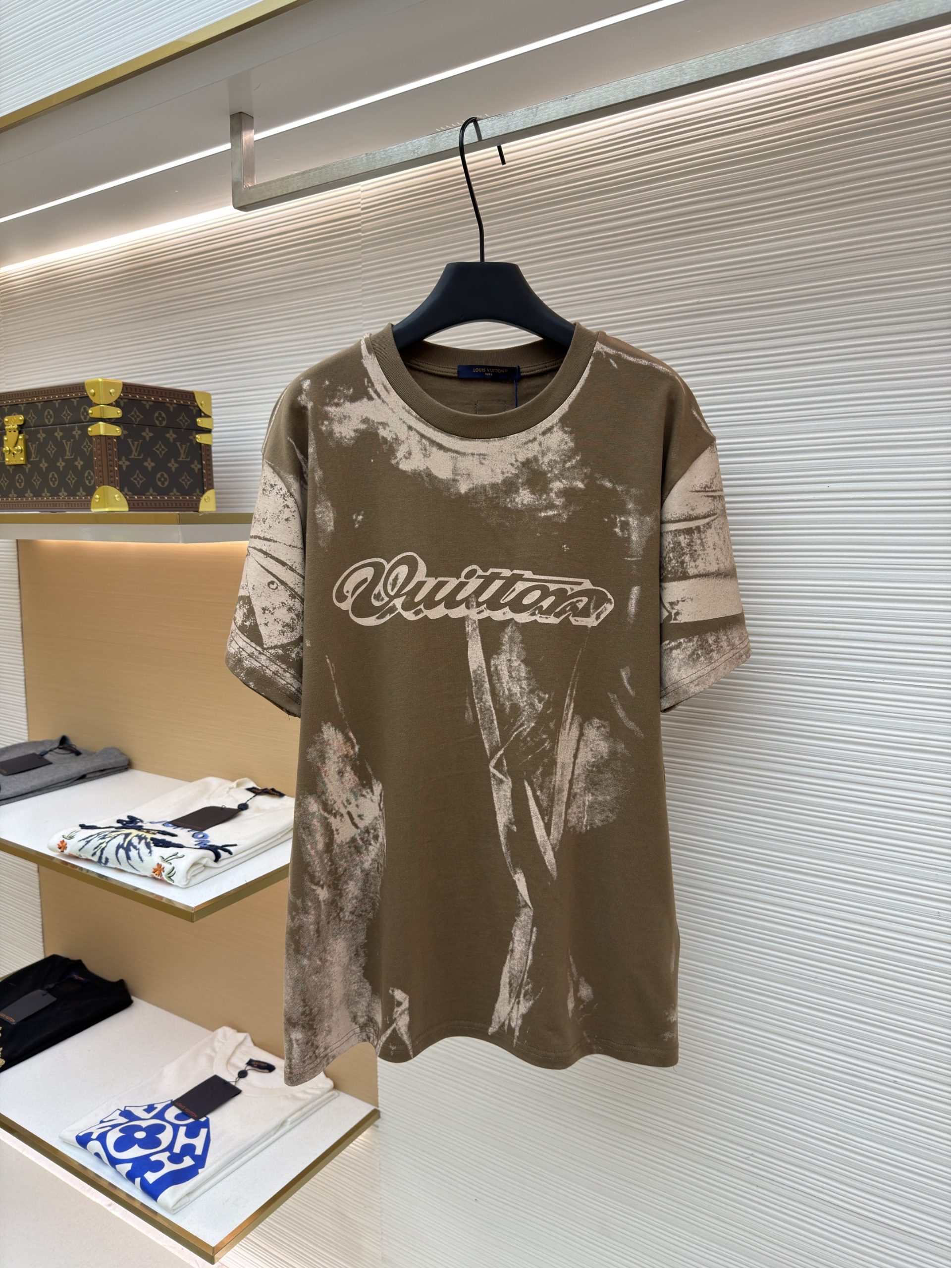 Louis Vuitton T-Shirt – TSHP3557