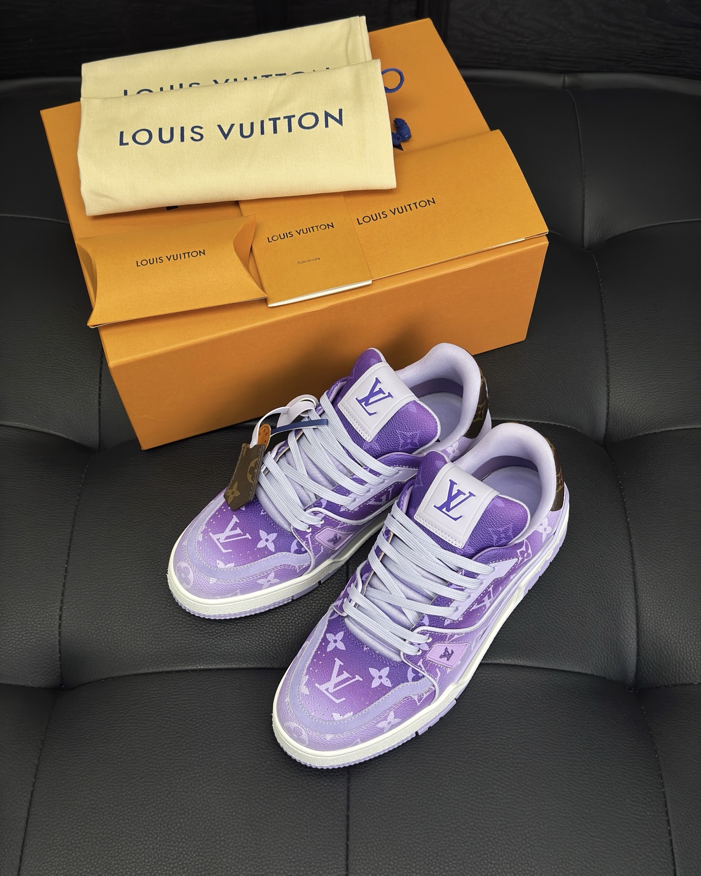 LSVT1594-1.jpg Louis Vuitton Sneaker – LSVT1593 - Image 1
