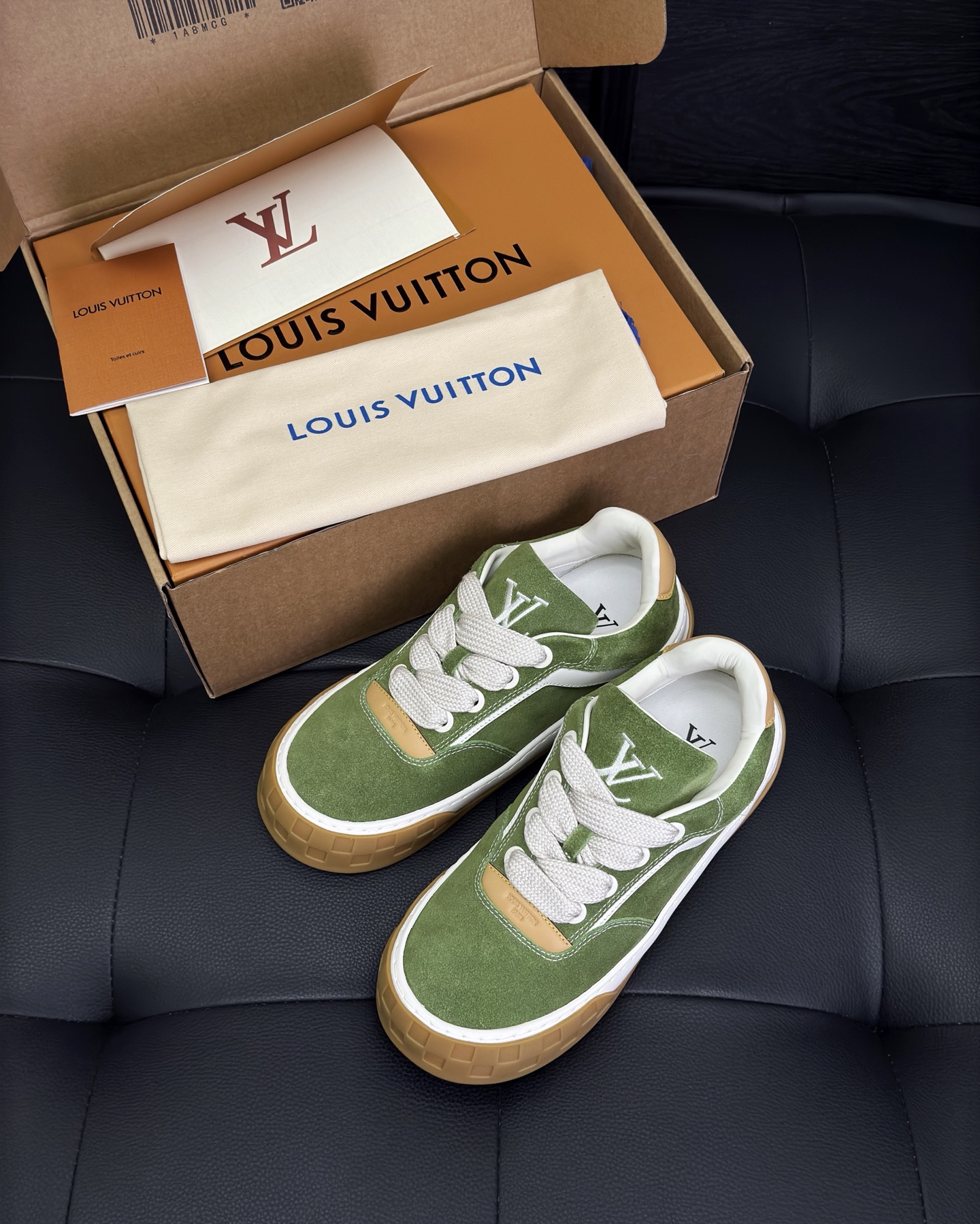 LSVT1598-1.jpg Louis Vuitton Sneaker – LSVT1598 - Image 1