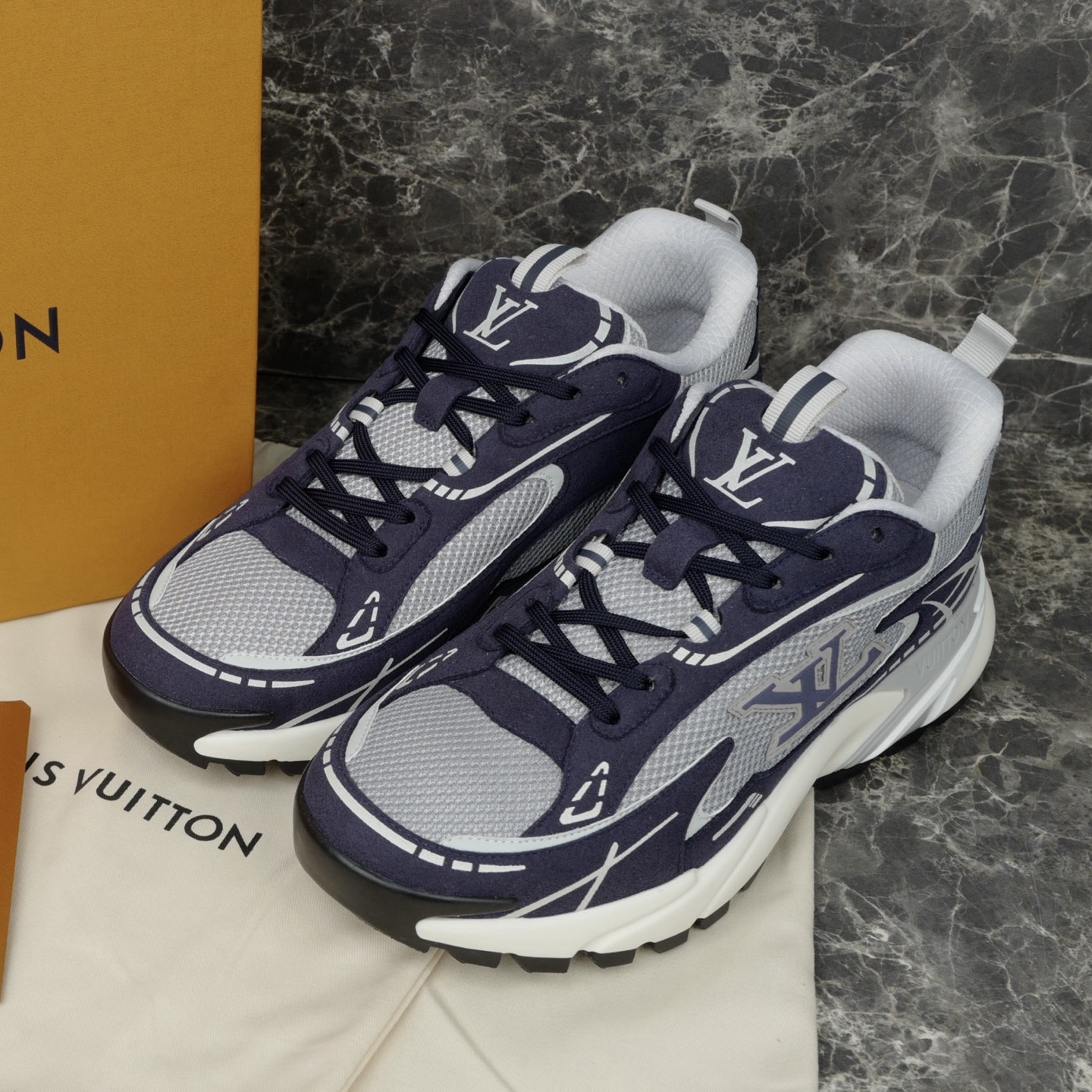 Louis Vuitton Sneaker – LSVT1601