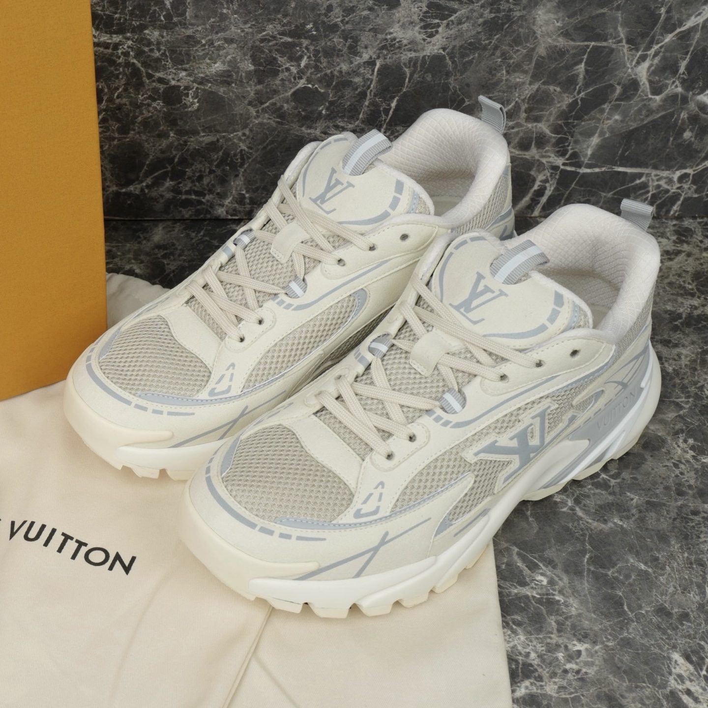 Louis Vuitton Sneaker – LSVT1604