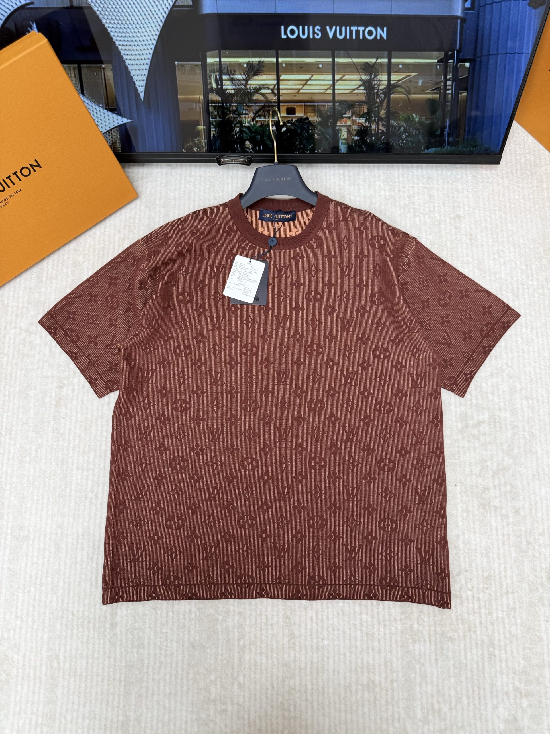 Louis Vuitton T-Shirt – TSHP3928