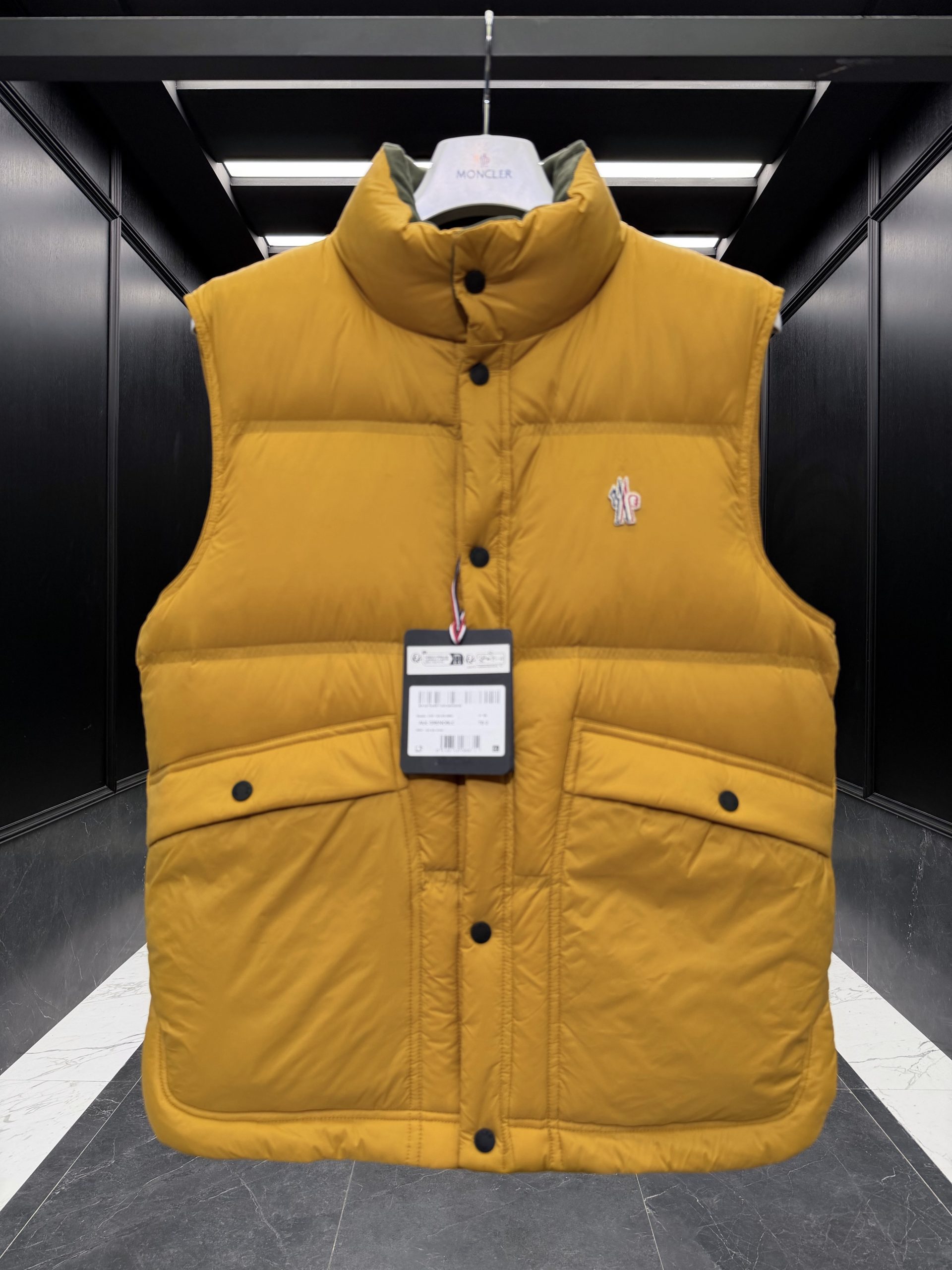 VEJK1231-4-scaled.jpg Moncler Vest – VEJK1231 - Image 1