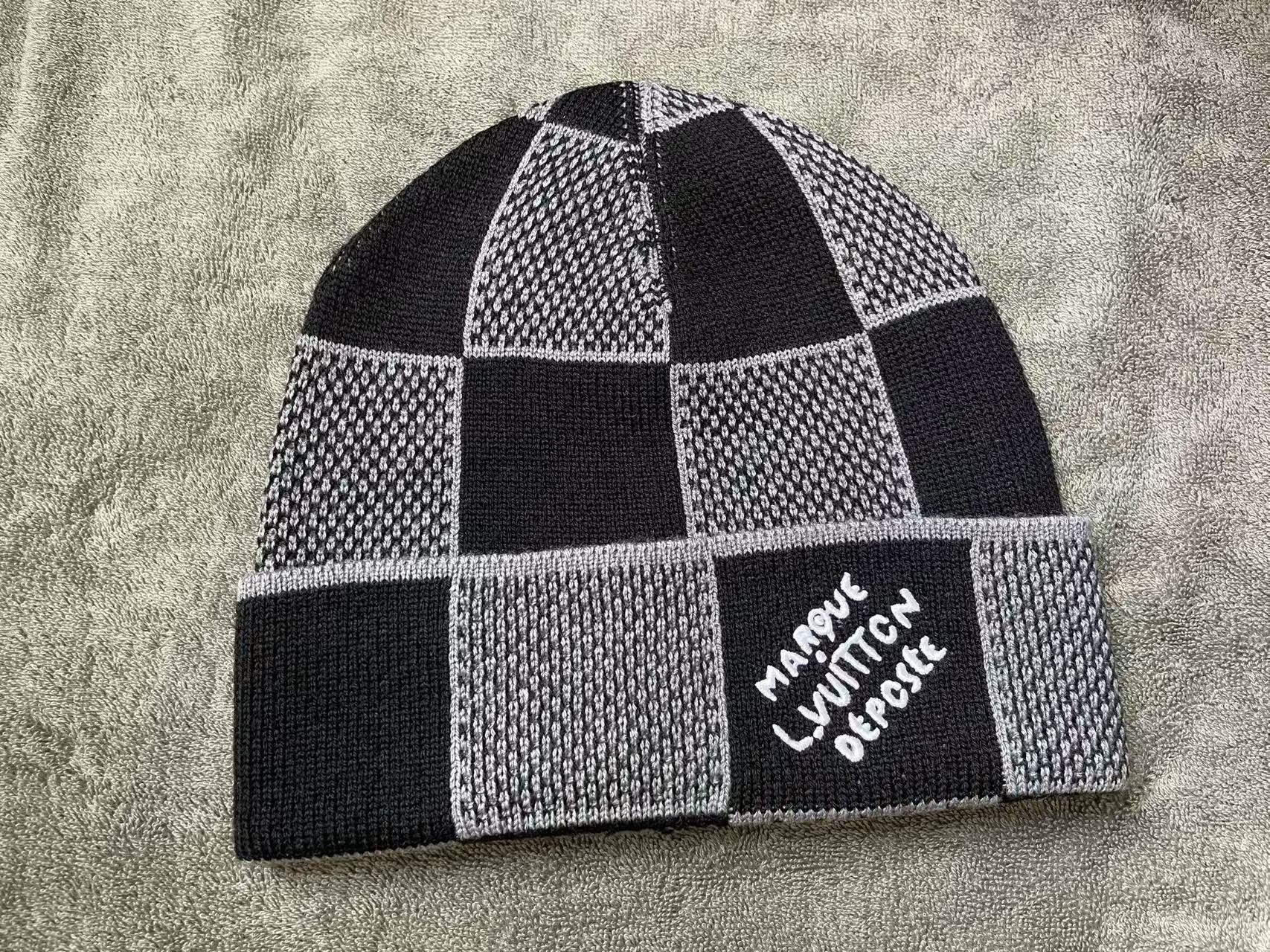 Louis Vuitton Scarf & Hat Set – SCHA1080